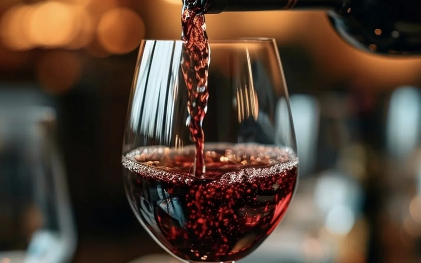 Vinho sendo servido no Gianttura Ristorante
